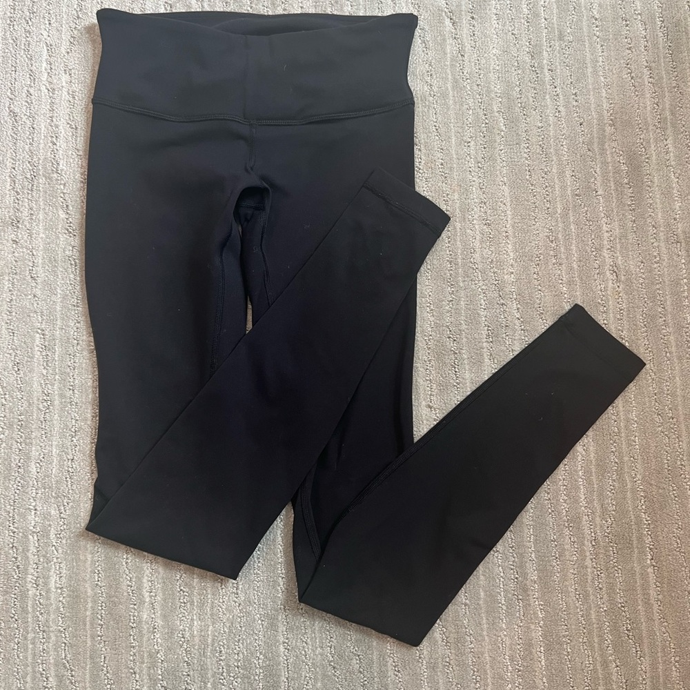 SOLD Lululemon Mid-Rise Wunder Under Leggings